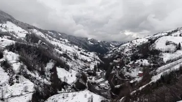 Tunca Vadisi karla kaplı havadan fotoğraf