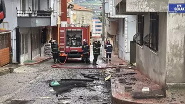 Samsun İlkadım çatı yangını söndürülürken kullanılan itfaiye ekipmanları