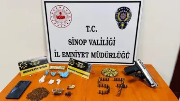Operasyon sırasında ele geçirilen uyuşturucu ve silahlar