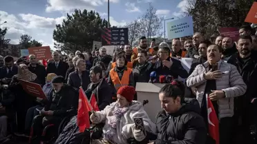 Toplantı sırasında konuşma yapan temsilciler