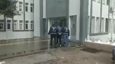 Polis operasyonu sonrası firarın gözaltı anı