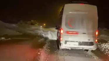 Kars'ta karla kapalı yol ve kurtarma çalışması