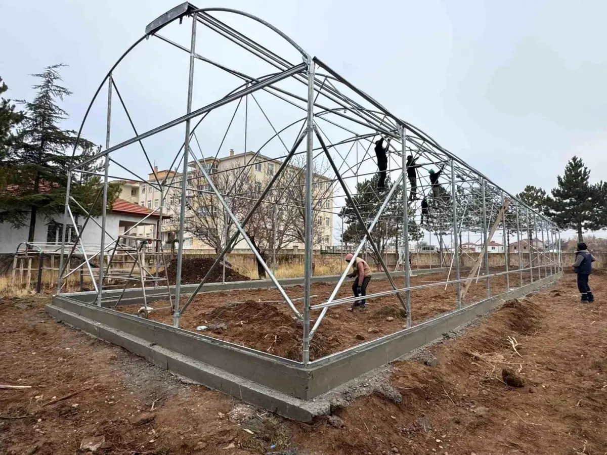 Kayseri Büyükşehir Belediyesi, Bünyan’da 240 m² Akıllı Sera Kurdu: 460 Bin TL’lik Eğitim Projesi