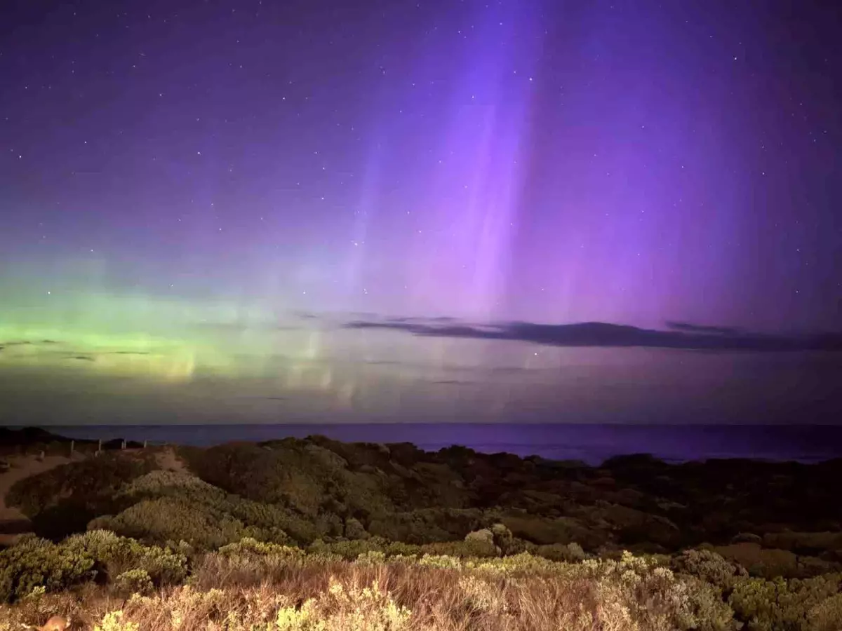 Avustralya'da Güneş Patlaması Sonrası Oluşan Aurora Görüntüleri Gökyüzünü Aydınlattı