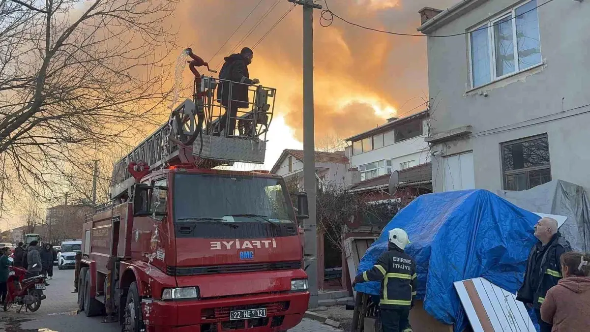 Edirne'de Kömür Deposu Yangını Kontrol Altına Alındı