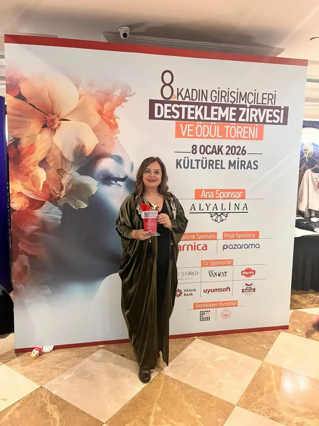 Nazan Eke ödül anı