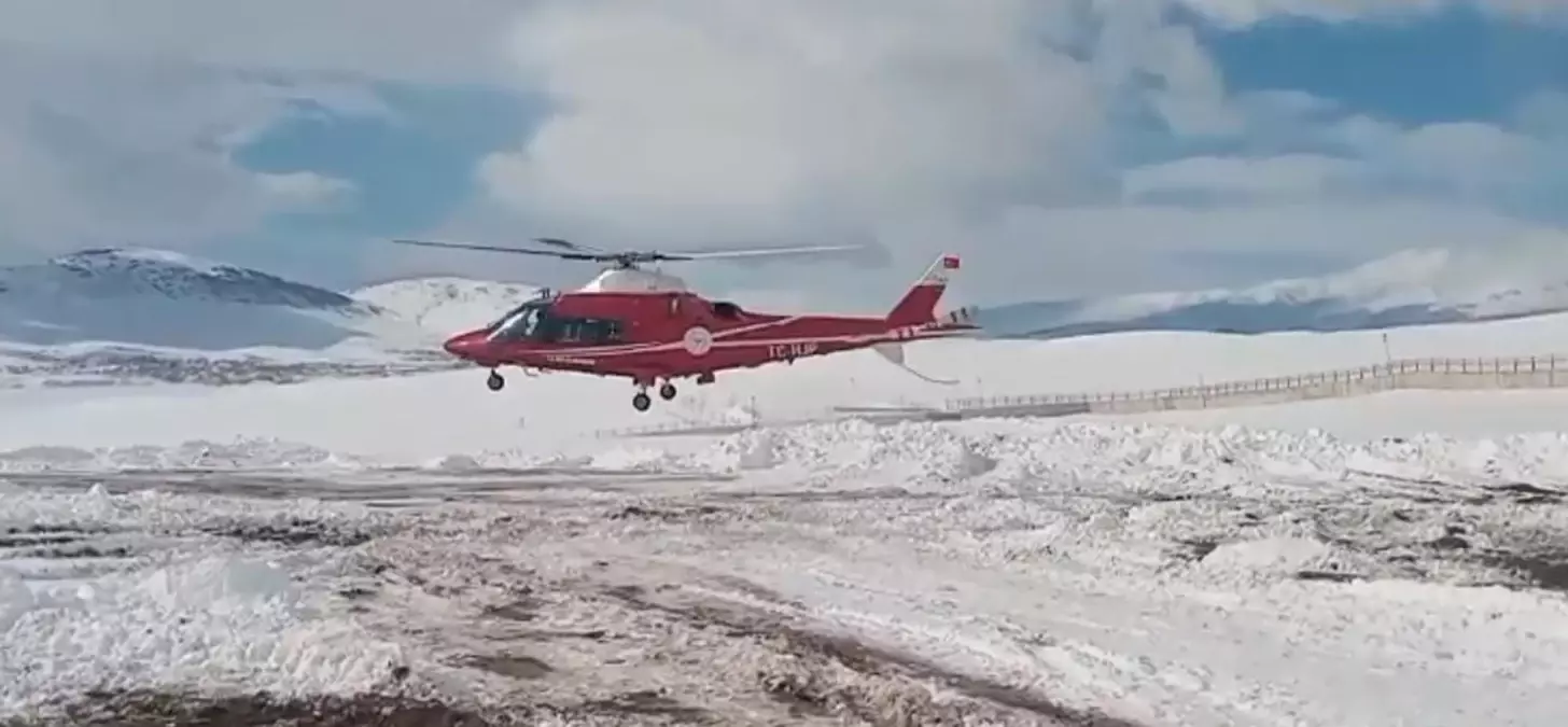 Muş'ta Doğum Yapan 1 Günlük Bebek Asfiksi Şüphesiyle Helikopterle Erzurum'a Nakledildi