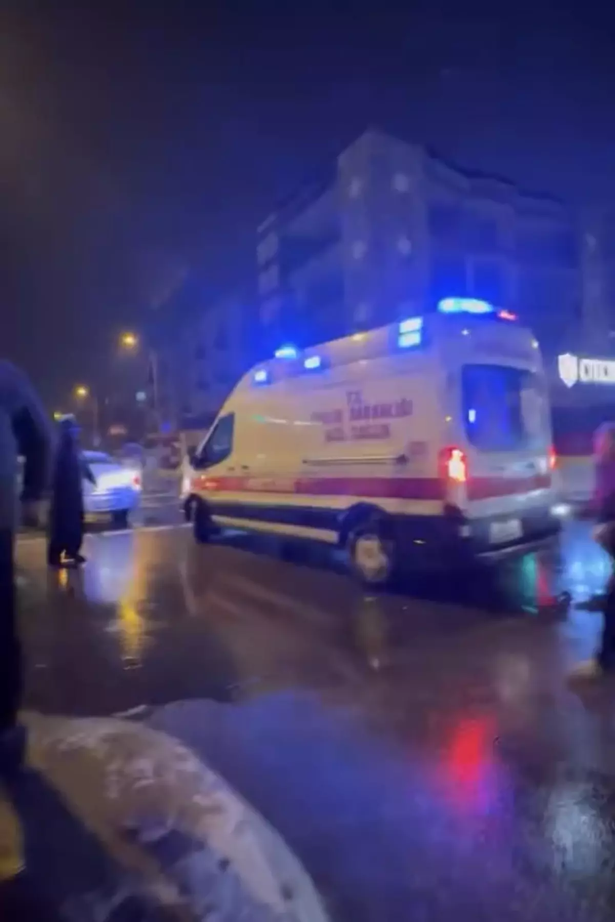 Atasehir'de Motosiklet Kazası: Hafif Ticari Araçla Çarpışma Sonucu 1 Ölü