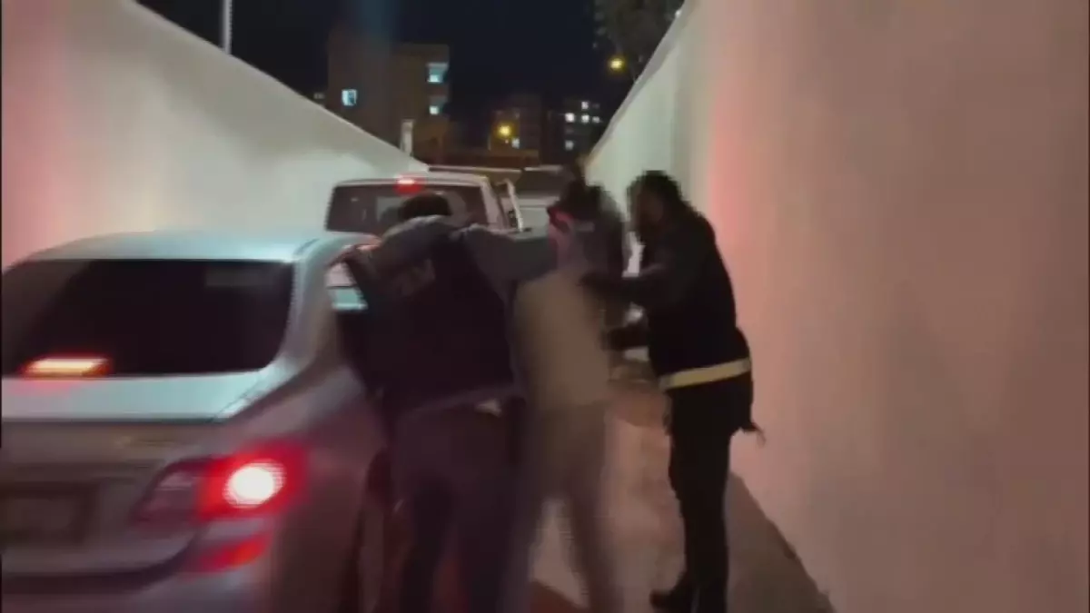 Güngören'de Bıçaklı Cinayet Şüphesi Altında 3 Şüpheli Tutuklandı