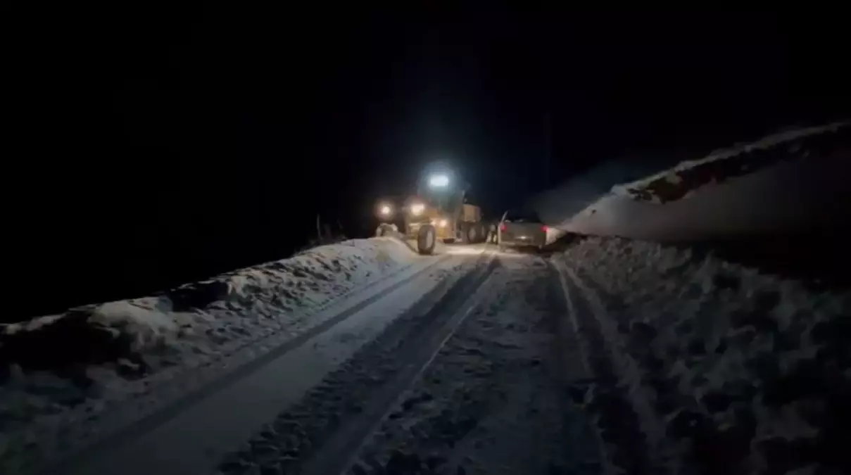 Bayburt’ta Şiddetli Kar Yağışı 81 Köy Yolunu Kapattı