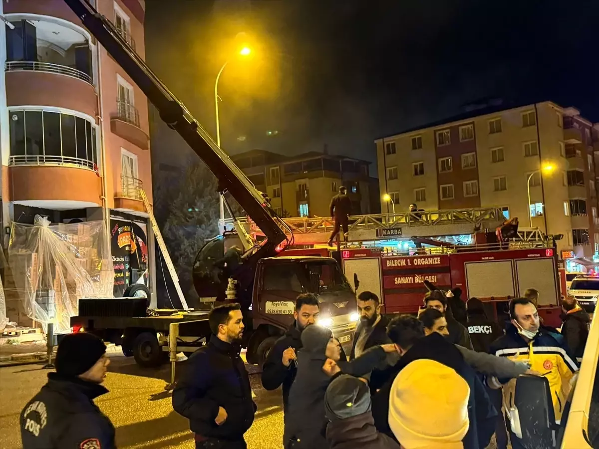 Bilecik'te İş Yeri Yangınında 5 Kişi Dumanla Karşılaştı, Hayvanlar Güvende