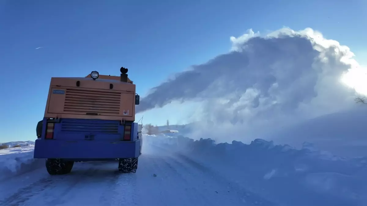 Bingöl’de Karla Kapalı Köy Yolları Açılıyor