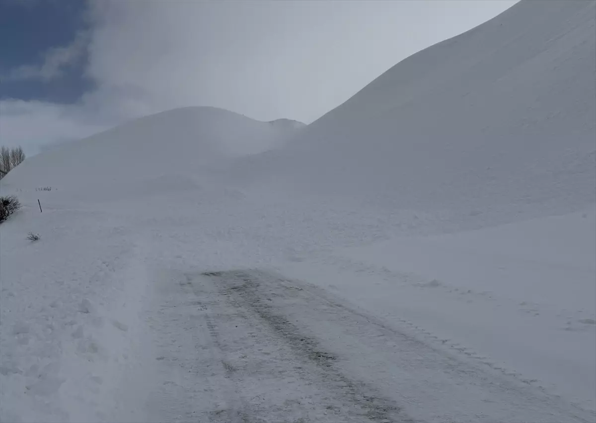 Bingöl’de Çığ Nedeniyle Kapalı Olan Yol Tekrar Açıldı