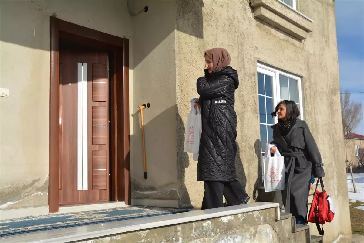 Tatvan’da Kışın Zorlu Şartlarda Evde Sağlık Hizmeti