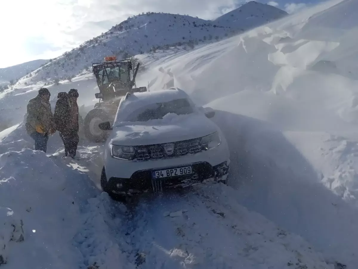 Diyarbakır Çüngüş'te Çığ Felaketi: 5 Saatte Ambulans Kurtarıldı