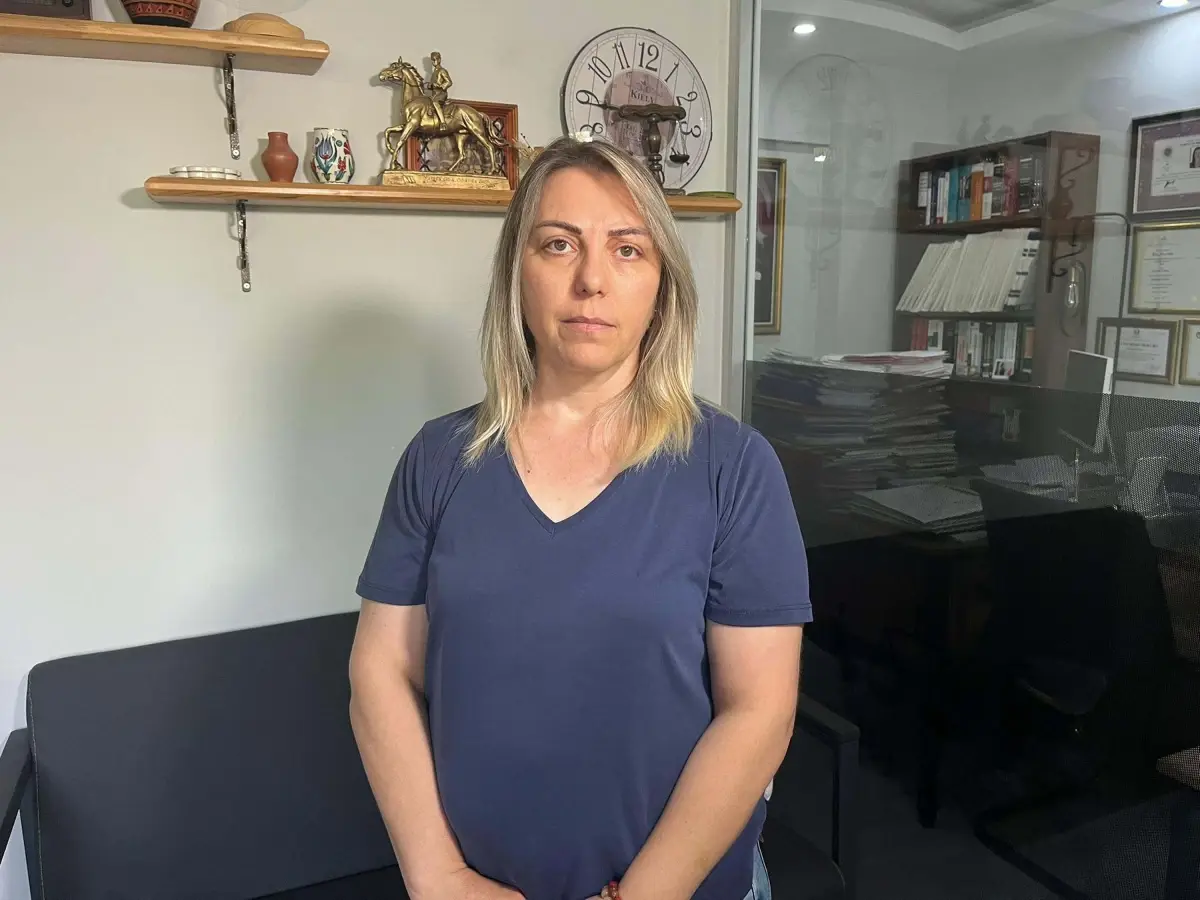 İzmir'de Boşanma Sonrası Yaşanan Şiddet Olayı: Sanık Mahkemede Bıçaklama Suçlamasıyla Karşı Karşıya