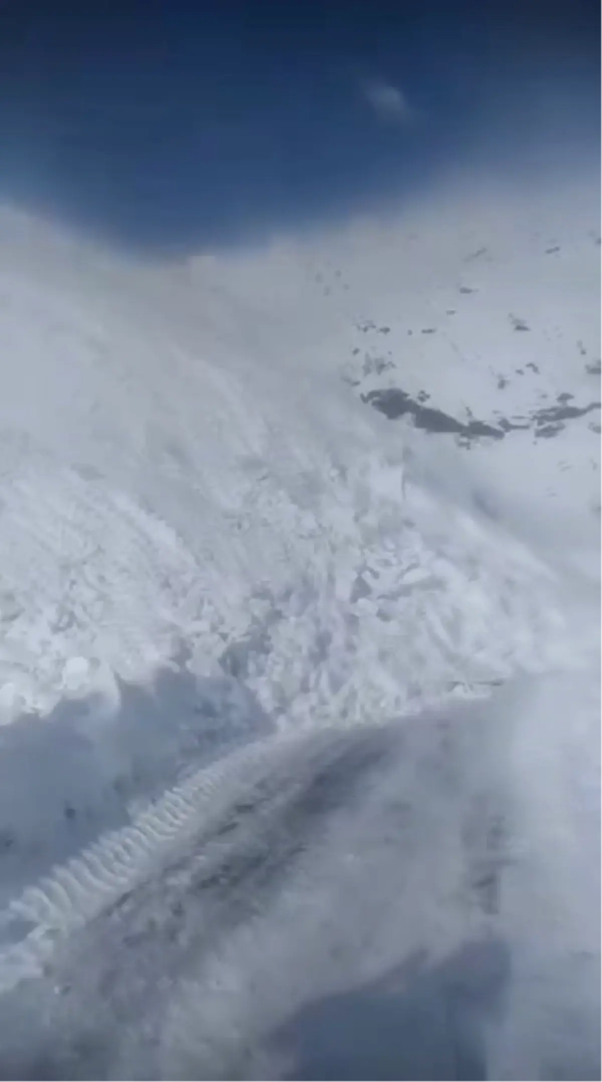 Diyarbakır Çüngüş’te Çığ Yol Açtı: 2 Saatlik Çalışma Sonrası Trafik Yeniden Başladı