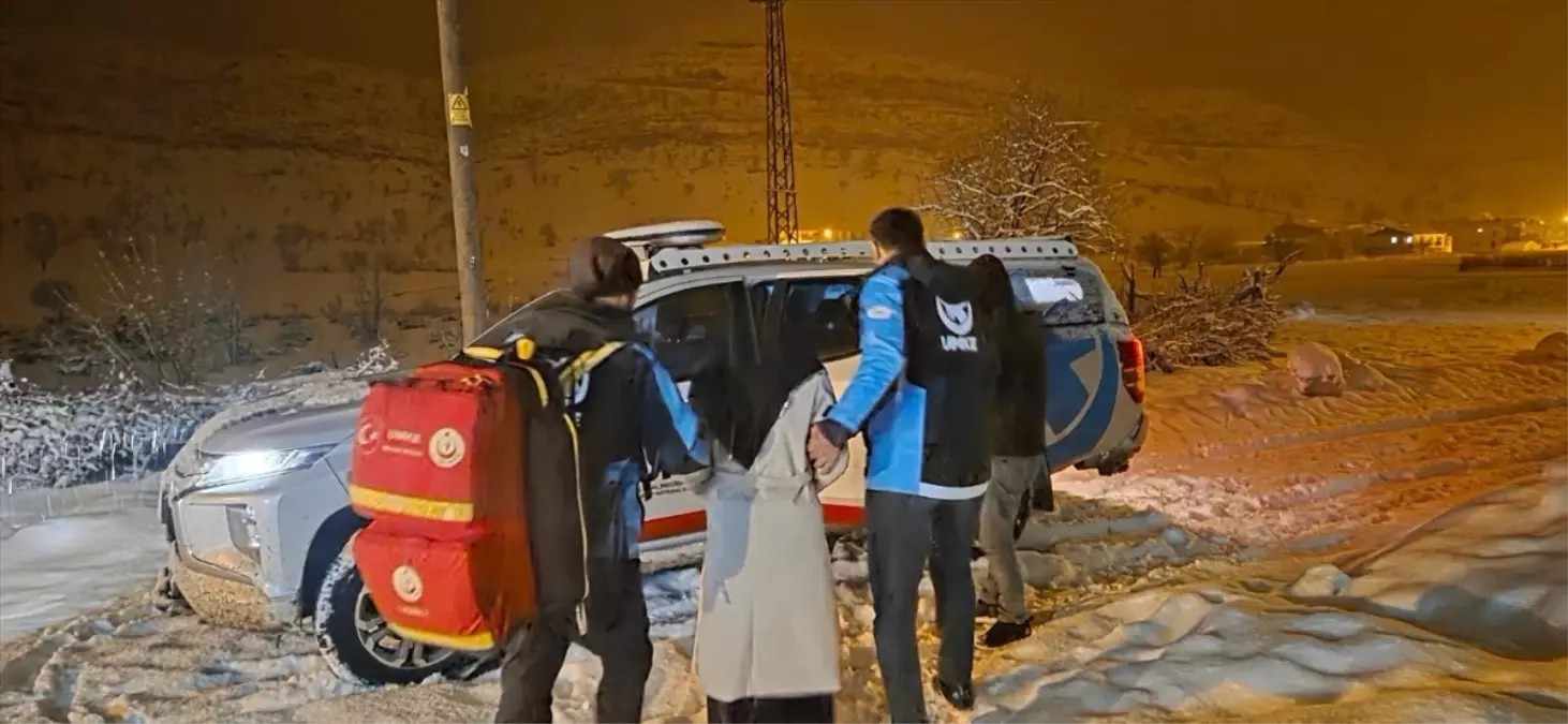 Diyarbakır’da Karla Kaplı Yollarda Acil Hasta Nakli