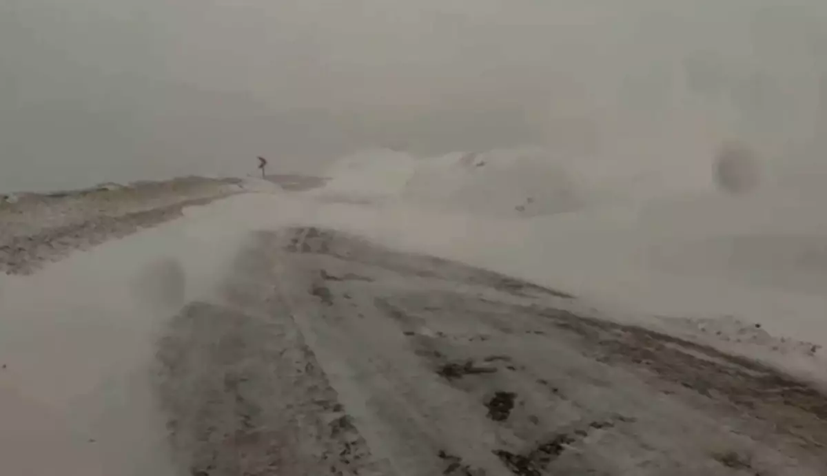 Kop Dağı Geçidi'nde Çığ Ardından Bayburt‑Erzurum Karayolu Kapandı