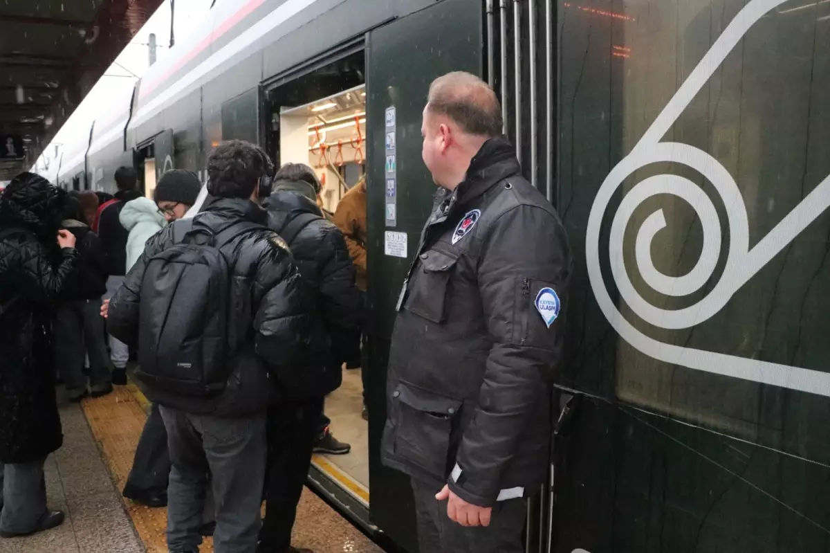 Güvenlik Görevlisi Bekir Akgüneş, Erciyes Üniversitesi'nde Gazetecilik Yolculuğuna Başlıyor