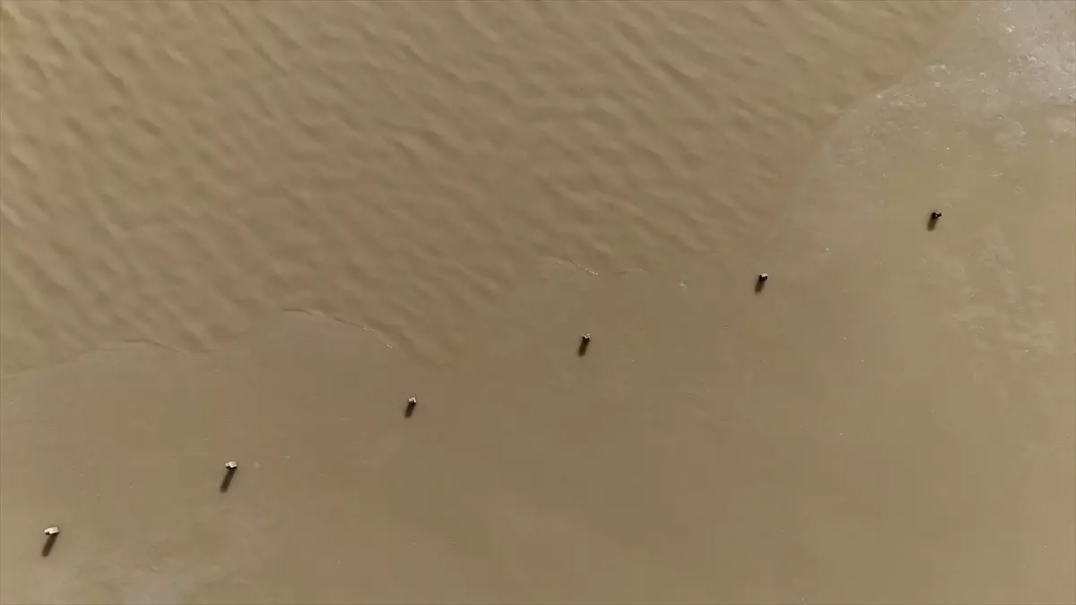 Kırklareli'de Karahıdır Göleti Buzla Kaplandı: Sıcaklık -5°C'ye Düştü