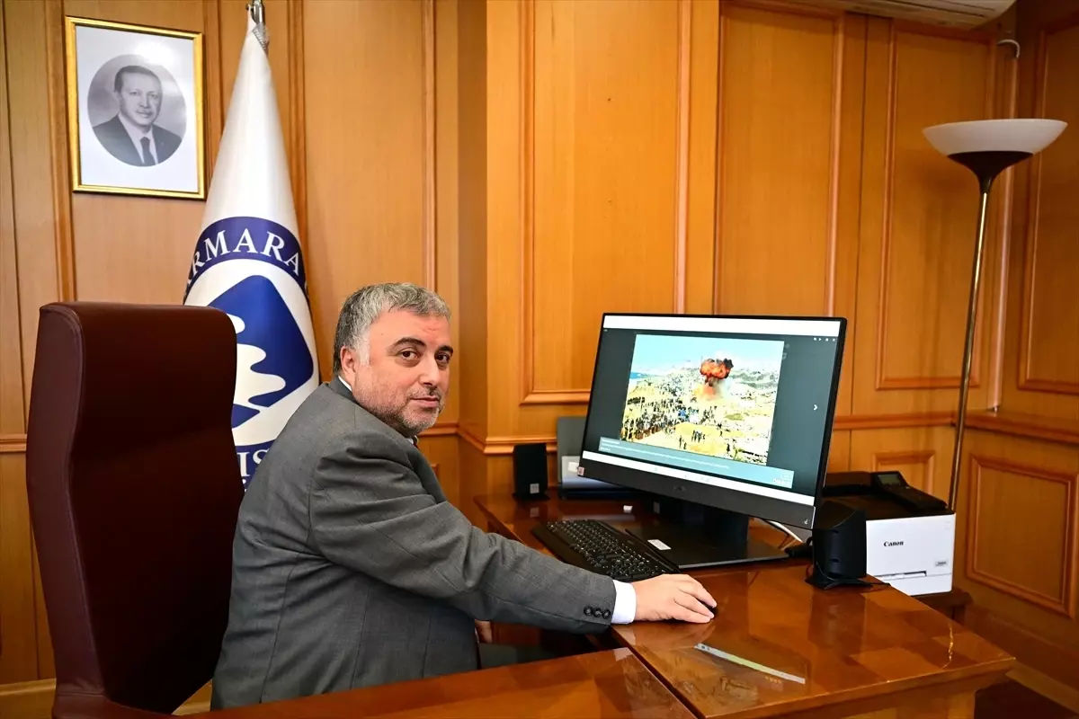 Marmara Üniversitesi Rektörü Prof. Dr. Okur Fotoğraf Oylamasına Katıldı