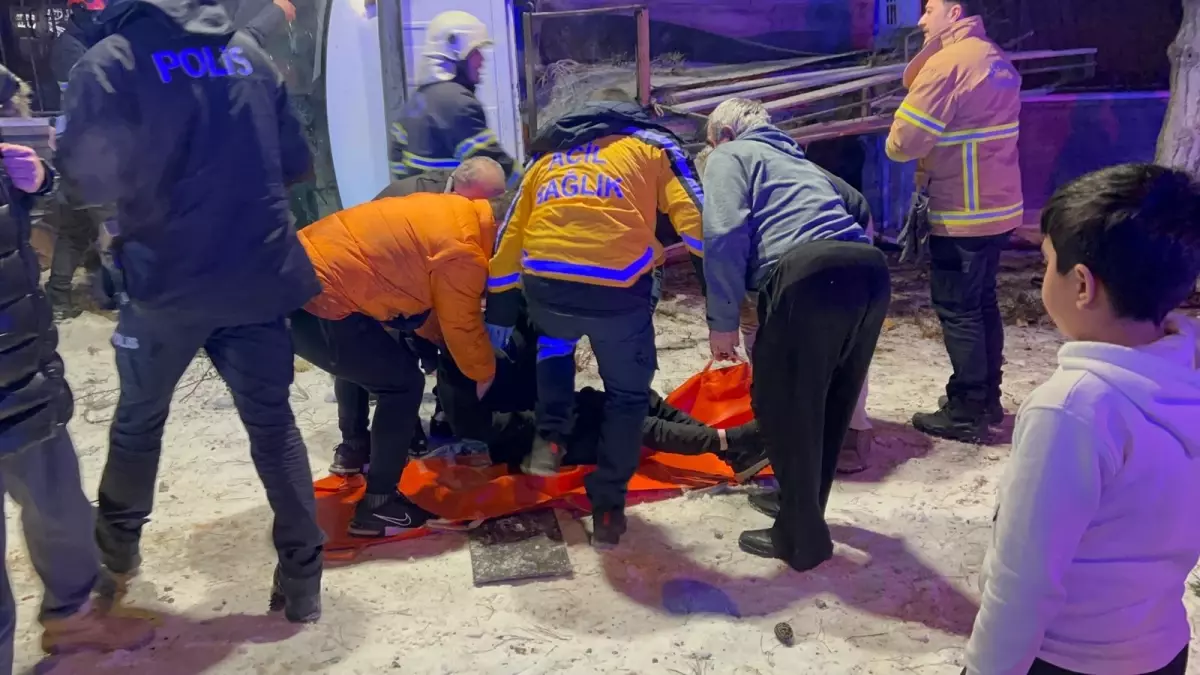 Nevşehir'de Kamyonet ile Otomobil Çarpışması: 4 Yaralı