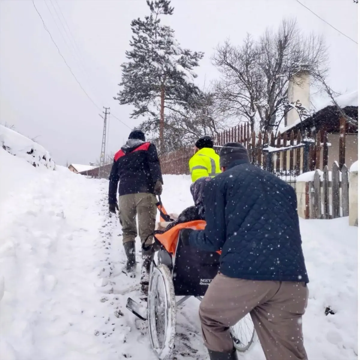 Kar Fırtınasıyla Mücadele: 88 Yaşındaki Hastanın Zorlu Hastane Yolculuğu