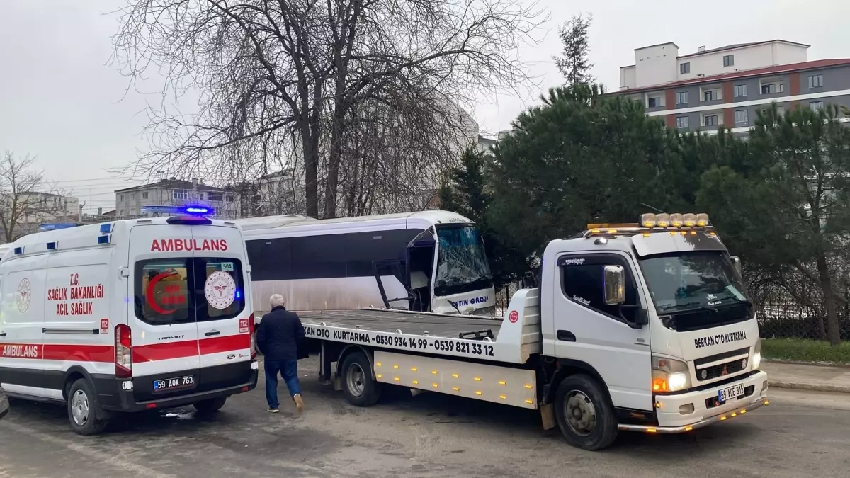 Çerkezköy'de İşçi Servisleri Çarpıştı: 19 Yaralı