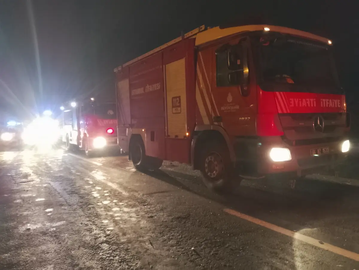 Silivri'de Trafik Kazası: 20 Yaşındaki Genç Hayatını Kaybetti, 2 Kişi Yaralandı