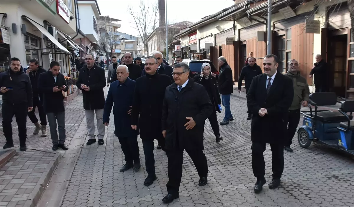 Sinop Valisi Mustafa Özarslan Boyabat'ta Esnafla Buluştu ve İnşaat Çalışmalarını İnceledi