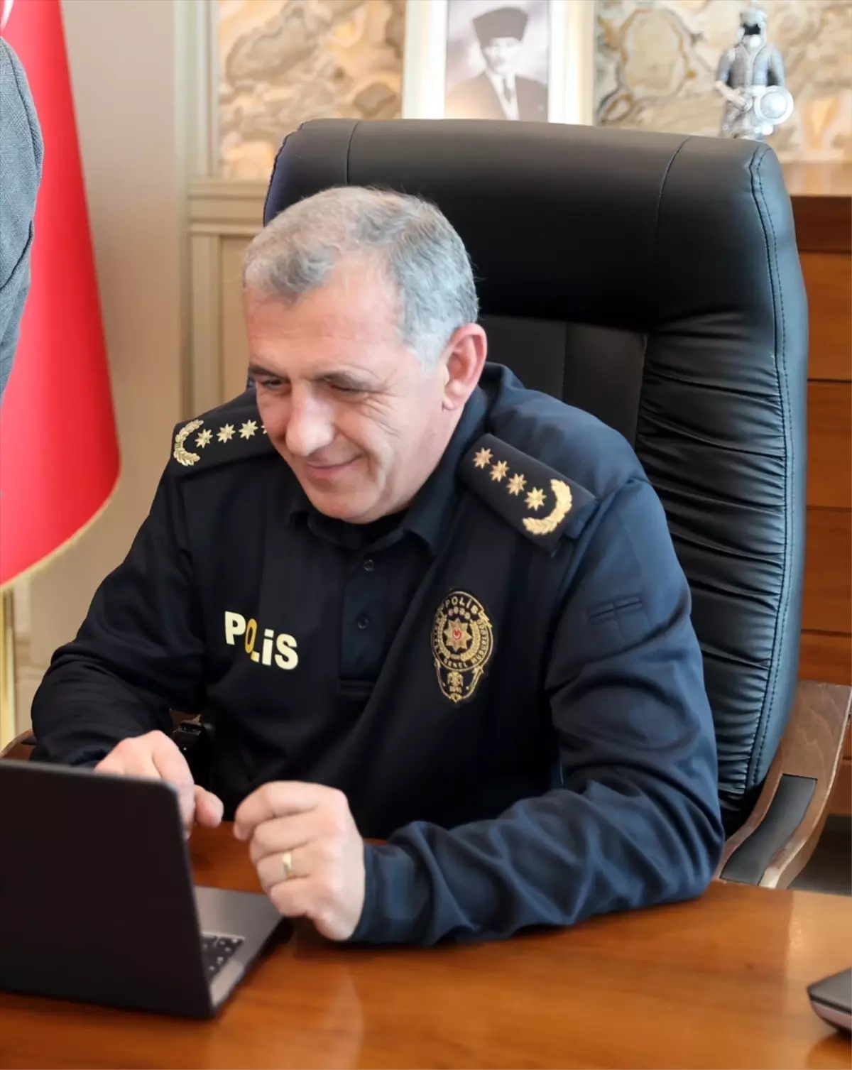 Sivas Emniyet Müdürü Alaağaçlı, AA’nın 2025 Yılın Kareleri Oylamasında Seçimlerini Paylaştı