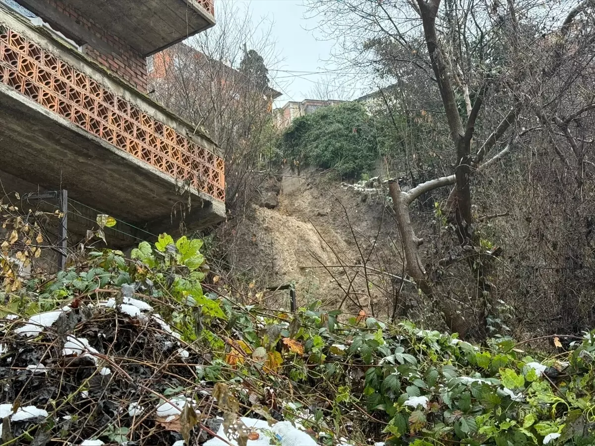 Zonguldak’ta Yoğun Yağış Sonrası Heyelan: Bir Evde Hasar Tespit Edildi