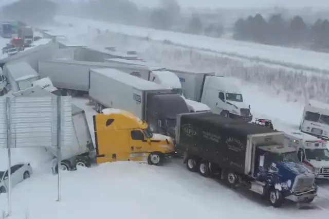 Kaza bölgesinde kurtarma ekipleri