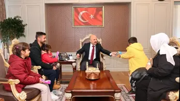 Vali Varol, vatandaşların sorunlarını not alıyor