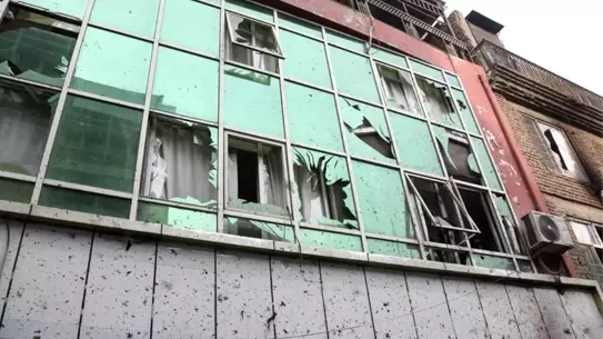 Patlamadan etkilenen bina kalıntıları