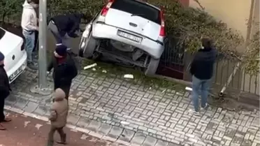 Kaza sonrası otomobilin bina boşluğuna düşmüş hali