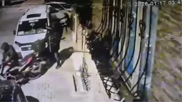 Güvenlik kamerası kaydında görülen motosiklet hırsızlığı