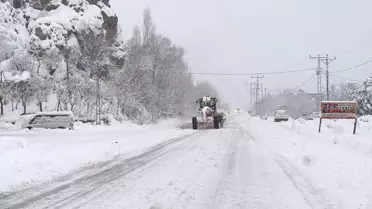 Temizlik çalışması sırasında kullanılan hafriyat makinesi