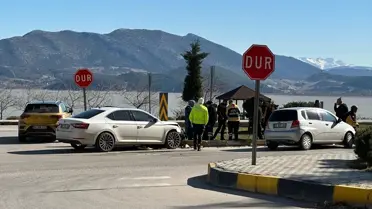 Kazada çarpışan otomobiller