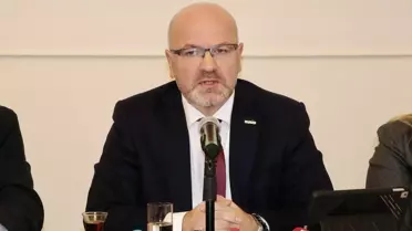 Toplantı sırasında sunum yapan MÜSİAD temsilcisi