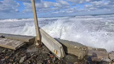 Samsun sahilinde rüzgar dalgalarının etkisi