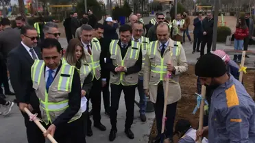 Tokat Belediyesi çalışanları Musul’da fidan dikimi sırasında