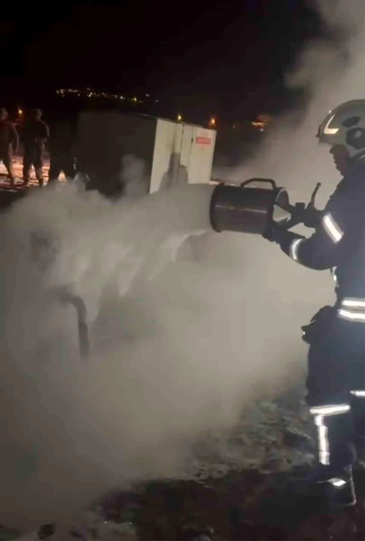 Kozluk'ta TPAO'ya Ait Petrol Kuyusunda Çıkan Yangın Kontrol Altına Alındı