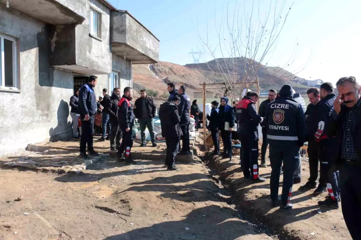 Cizre’de Dev Kayalar Ev Üzerine Düştü: Aile Son Anda Kurtuldu