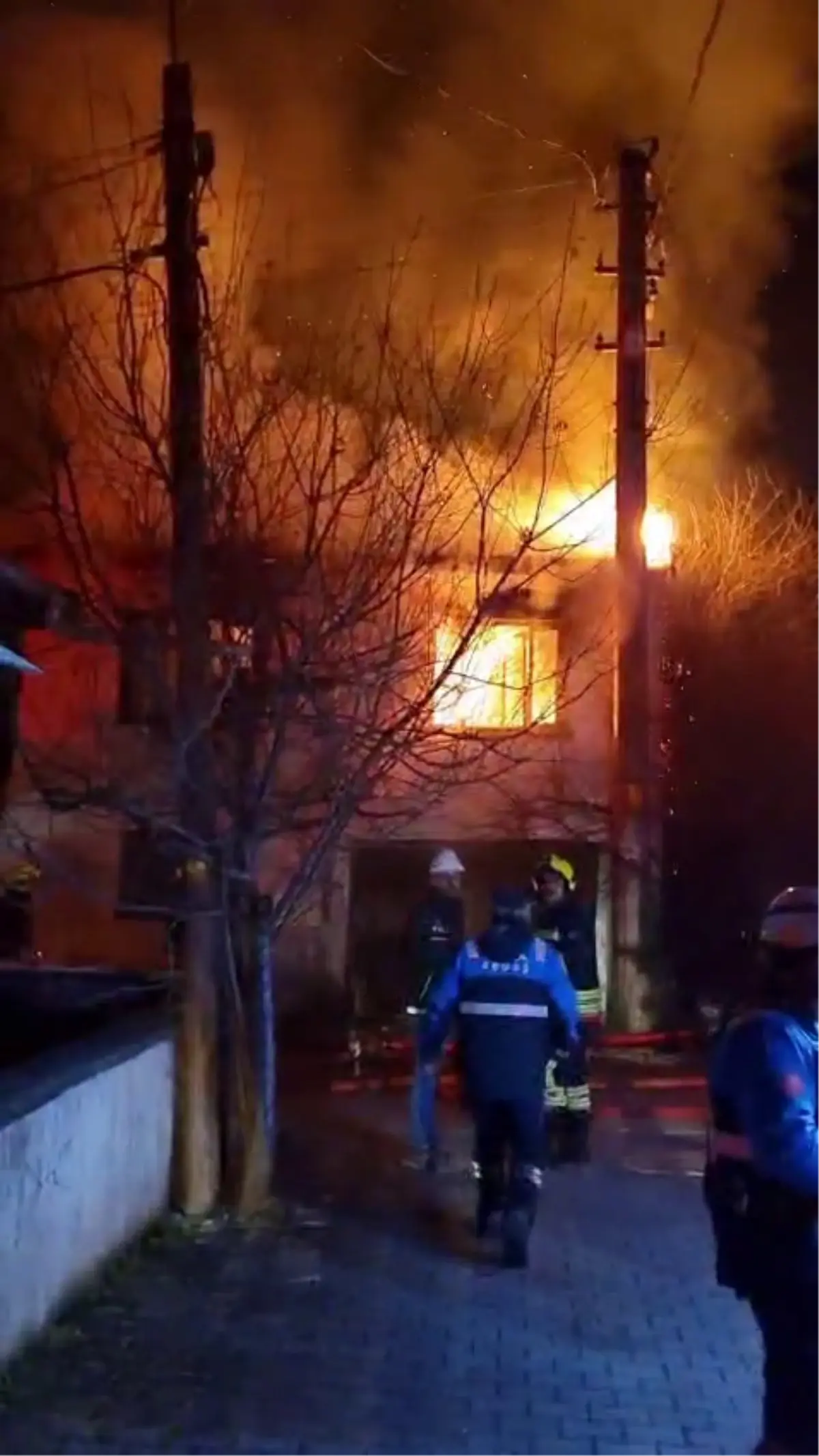 Bolu’da Ahşap Evde Çıkan Yangın Kontrol Altına Alındı