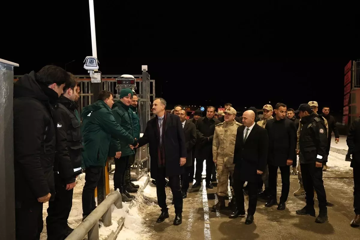 Ağrı Valisi Gürbulak, Gürbulak Sınır Kapısında Denetim Gerçekleştirdi