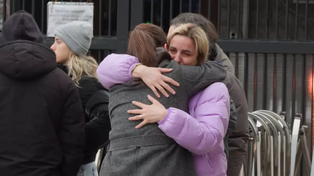 Bahçelievler’de Balkon Kazası: Koro Sanatçısı Emrah Erdem Gedik Hayatını Kaybetti