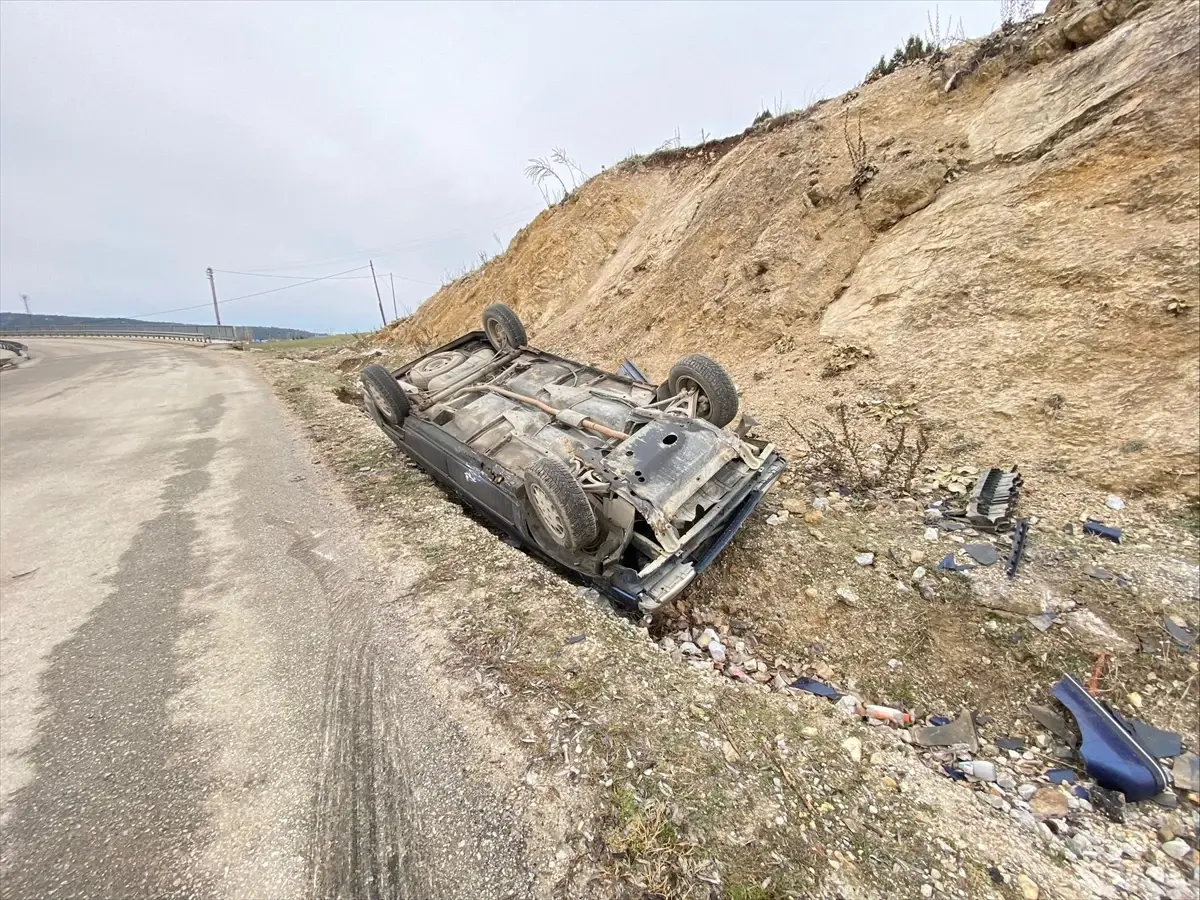 Bozüyük'te Trafik Kazası: Devrilen Otomobilde 2 Yaralı