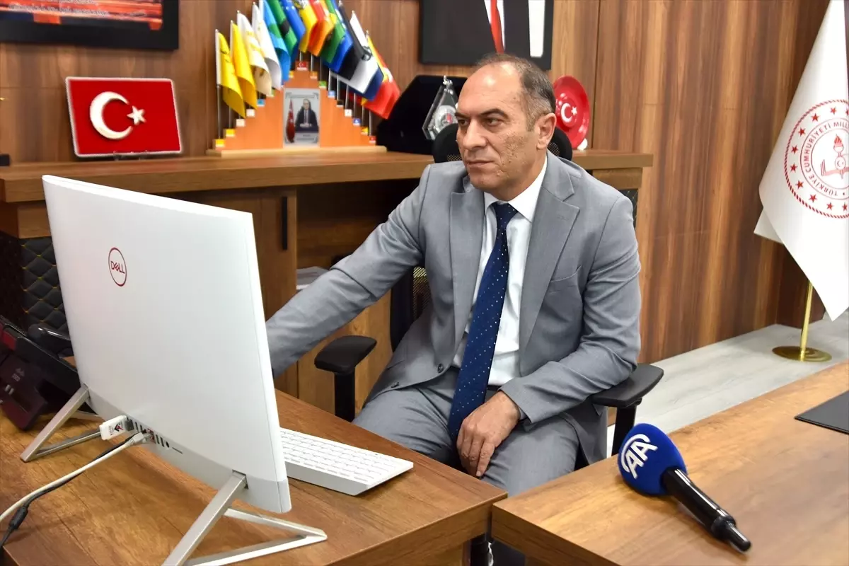 Bitlis Milli Eğitim Müdürü Vedat Kaya, Yılın Kareleri Oylamasında Değerlendirdi